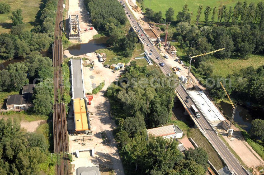 Dessau-Roßlau from above - Blick auf verschiedene Brückenbauwerke an der Baustelle zum Ausbau der B184 zwischen Dessau und Roßlau in Sachsen-Anhalt. Die B184 wird aufgrund des gestiegenen Verkehrsaufkommens zwischen 2006 und 2009 als vierstreifige Bundesstraße (RQ 20) über den Verlauf der Elbe hinweg ausgebaut. Bauherr ist der Landesbetrieb Bau Sachsen-Anhalt, die Projektleitung liegt bei SCHÜßLER - PLAN Berlin. Kontakt Projektleitung: Schüßler - Plan Ingenieurgesellschaft mbH, Tel. +49(0)30 42106 0, Email: berlin@schuessler-plan.de