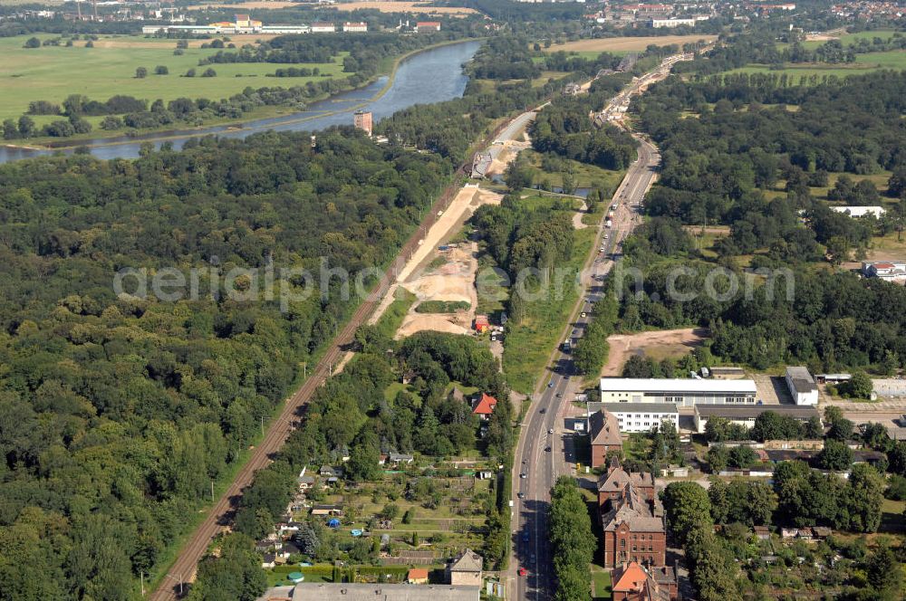 Dessau-Roßlau from the bird's eye view: Blick auf verschiedene Brückenbauwerke an der Baustelle zum Ausbau der B184 zwischen Dessau und Roßlau in Sachsen-Anhalt. Die B184 wird aufgrund des gestiegenen Verkehrsaufkommens zwischen 2006 und 2009 als vierstreifige Bundesstraße (RQ 20) über den Verlauf der Elbe hinweg ausgebaut. Bauherr ist der Landesbetrieb Bau Sachsen-Anhalt, die Projektleitung liegt bei SCHÜßLER - PLAN Berlin. Kontakt Projektleitung: Schüßler - Plan Ingenieurgesellschaft mbH, Tel. +49(0)30 42106 0, Email: berlin@schuessler-plan.de