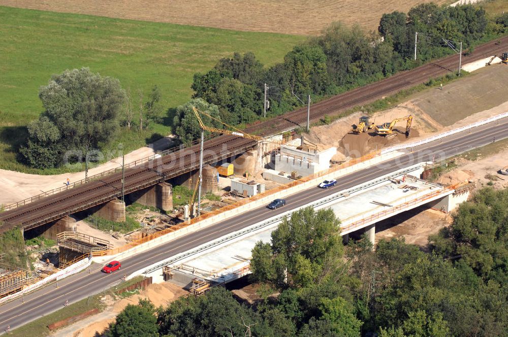 Dessau-Roßlau from above - Blick auf verschiedene Brückenbauwerke an der Baustelle zum Ausbau der B184 zwischen Dessau und Roßlau in Sachsen-Anhalt. Die B184 wird aufgrund des gestiegenen Verkehrsaufkommens zwischen 2006 und 2009 als vierstreifige Bundesstraße (RQ 20) über den Verlauf der Elbe hinweg ausgebaut. Bauherr ist der Landesbetrieb Bau Sachsen-Anhalt, die Projektleitung liegt bei SCHÜßLER - PLAN Berlin. Kontakt Projektleitung: Schüßler - Plan Ingenieurgesellschaft mbH, Tel. +49(0)30 42106 0, Email: berlin@schuessler-plan.de