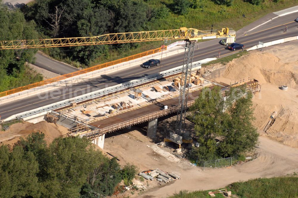 Dessau-Roßlau from above - Blick auf verschiedene Brückenbauwerke an der Baustelle zum Ausbau der B184 zwischen Dessau und Roßlau in Sachsen-Anhalt. Die B184 wird aufgrund des gestiegenen Verkehrsaufkommens zwischen 2006 und 2009 als vierstreifige Bundesstraße (RQ 20) über den Verlauf der Elbe hinweg ausgebaut. Bauherr ist der Landesbetrieb Bau Sachsen-Anhalt, die Projektleitung liegt bei SCHÜßLER - PLAN Berlin. Kontakt Projektleitung: Schüßler - Plan Ingenieurgesellschaft mbH, Tel. +49(0)30 42106 0, Email: berlin@schuessler-plan.de