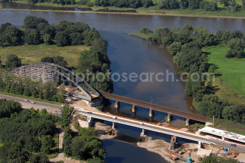 Aerial image Dessau-Roßlau - Blick auf verschiedene Brückenbauwerke an der Baustelle zum Ausbau der B184 zwischen Dessau und Roßlau in Sachsen-Anhalt. Die B184 wird aufgrund des gestiegenen Verkehrsaufkommens zwischen 2006 und 2009 als vierstreifige Bundesstraße (RQ 20) über den Verlauf der Elbe hinweg ausgebaut. Bauherr ist der Landesbetrieb Bau Sachsen-Anhalt, die Projektleitung liegt bei SCHÜßLER - PLAN Berlin. Kontakt Projektleitung: Schüßler - Plan Ingenieurgesellschaft mbH, Tel. +49(0)30 42106 0, Email: berlin@schuessler-plan.de