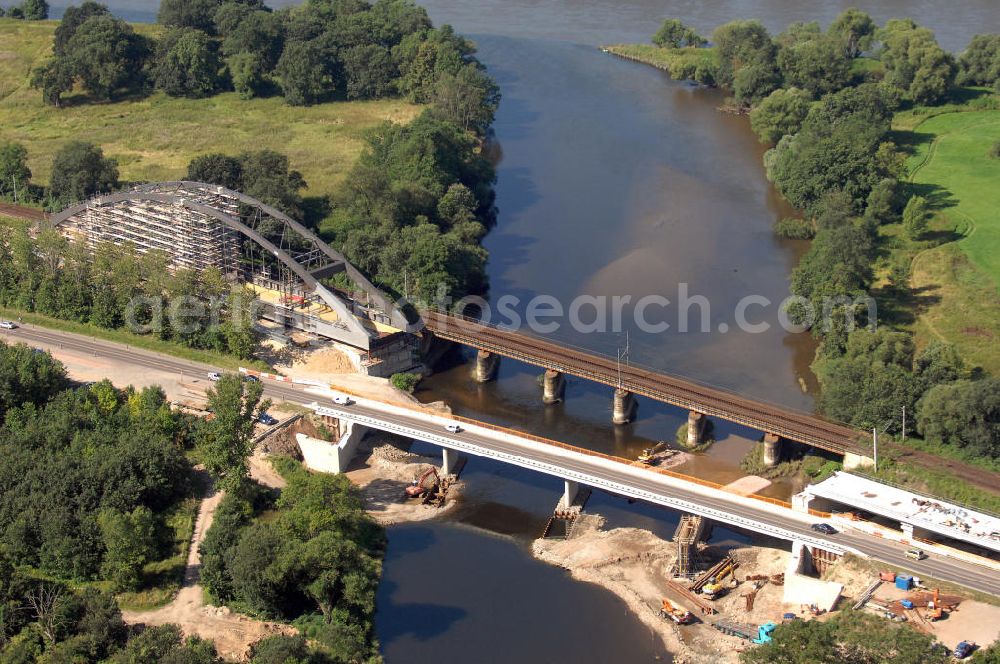 Aerial photograph Dessau-Roßlau - Blick auf verschiedene Brückenbauwerke an der Baustelle zum Ausbau der B184 zwischen Dessau und Roßlau in Sachsen-Anhalt. Die B184 wird aufgrund des gestiegenen Verkehrsaufkommens zwischen 2006 und 2009 als vierstreifige Bundesstraße (RQ 20) über den Verlauf der Elbe hinweg ausgebaut. Bauherr ist der Landesbetrieb Bau Sachsen-Anhalt, die Projektleitung liegt bei SCHÜßLER - PLAN Berlin. Kontakt Projektleitung: Schüßler - Plan Ingenieurgesellschaft mbH, Tel. +49(0)30 42106 0, Email: berlin@schuessler-plan.de