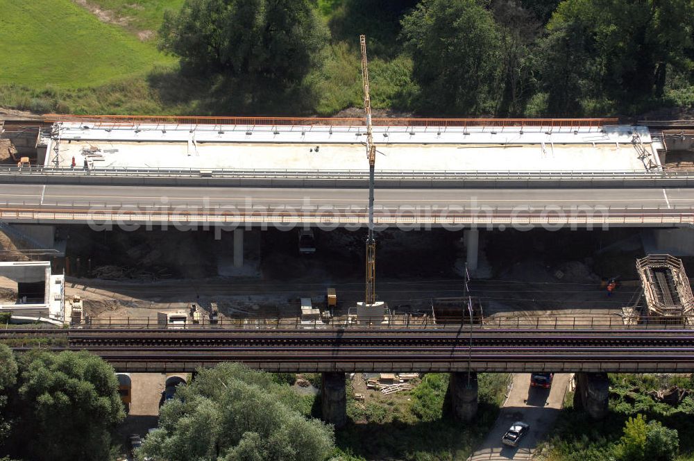 Dessau-Roßlau from above - Blick auf verschiedene Brückenbauwerke an der Baustelle zum Ausbau der B184 zwischen Dessau und Roßlau in Sachsen-Anhalt. Die B184 wird aufgrund des gestiegenen Verkehrsaufkommens zwischen 2006 und 2009 als vierstreifige Bundesstraße (RQ 20) über den Verlauf der Elbe hinweg ausgebaut. Bauherr ist der Landesbetrieb Bau Sachsen-Anhalt, die Projektleitung liegt bei SCHÜßLER - PLAN Berlin. Kontakt Projektleitung: Schüßler - Plan Ingenieurgesellschaft mbH, Tel. +49(0)30 42106 0, Email: berlin@schuessler-plan.de