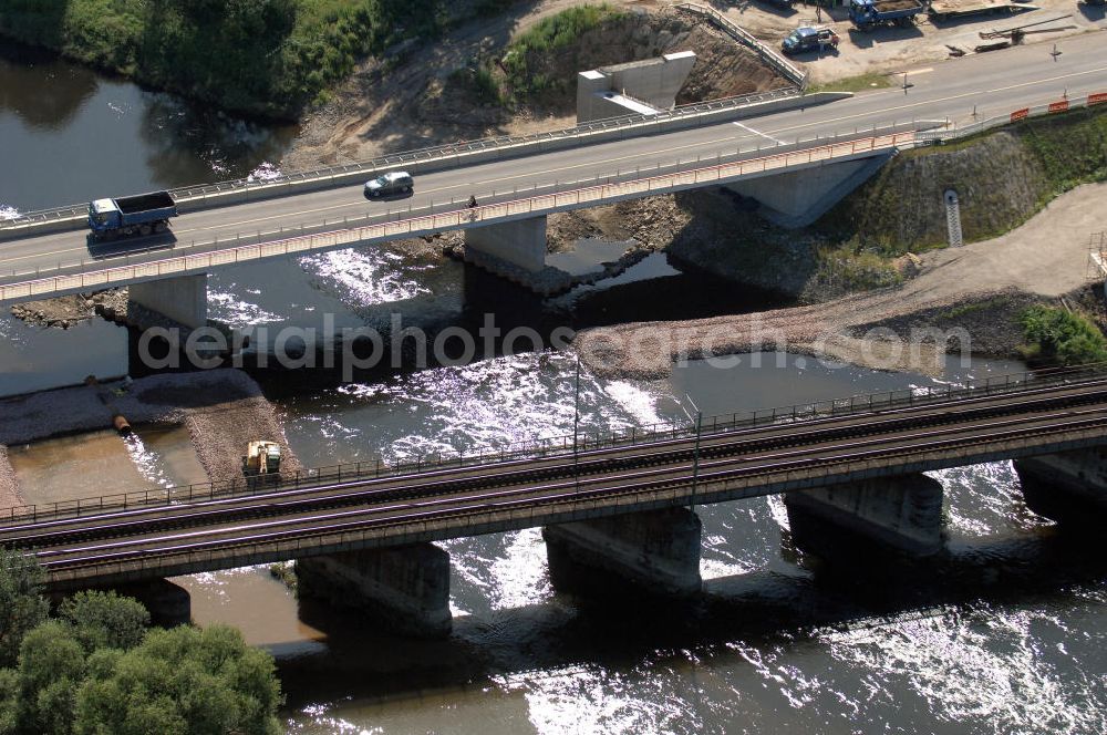 Aerial image Dessau-Roßlau - Blick auf verschiedene Brückenbauwerke an der Baustelle zum Ausbau der B184 zwischen Dessau und Roßlau in Sachsen-Anhalt. Die B184 wird aufgrund des gestiegenen Verkehrsaufkommens zwischen 2006 und 2009 als vierstreifige Bundesstraße (RQ 20) über den Verlauf der Elbe hinweg ausgebaut. Bauherr ist der Landesbetrieb Bau Sachsen-Anhalt, die Projektleitung liegt bei SCHÜßLER - PLAN Berlin. Kontakt Projektleitung: Schüßler - Plan Ingenieurgesellschaft mbH, Tel. +49(0)30 42106 0, Email: berlin@schuessler-plan.de