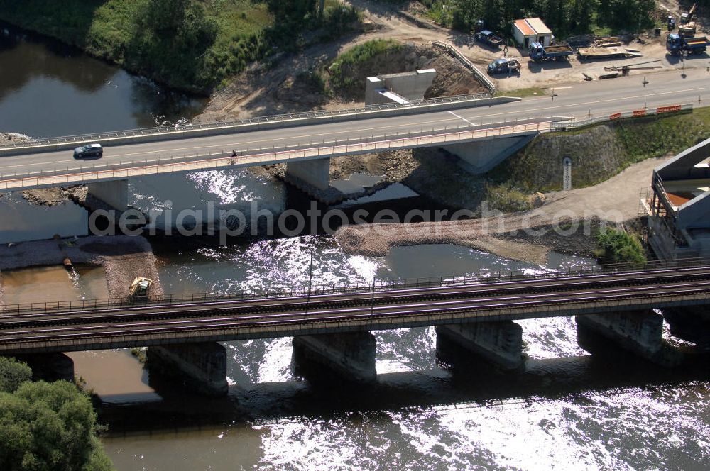 Aerial photograph Dessau-Roßlau - Blick auf verschiedene Brückenbauwerke an der Baustelle zum Ausbau der B184 zwischen Dessau und Roßlau in Sachsen-Anhalt. Die B184 wird aufgrund des gestiegenen Verkehrsaufkommens zwischen 2006 und 2009 als vierstreifige Bundesstraße (RQ 20) über den Verlauf der Elbe hinweg ausgebaut. Bauherr ist der Landesbetrieb Bau Sachsen-Anhalt, die Projektleitung liegt bei SCHÜßLER - PLAN Berlin. Kontakt Projektleitung: Schüßler - Plan Ingenieurgesellschaft mbH, Tel. +49(0)30 42106 0, Email: berlin@schuessler-plan.de