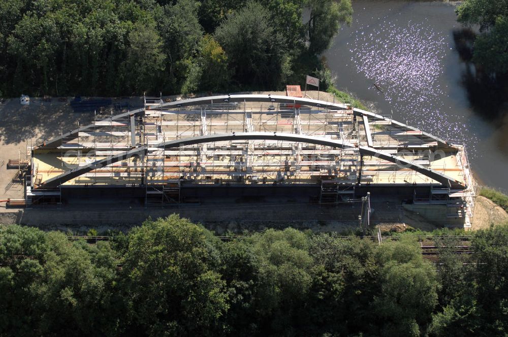 Dessau-Roßlau from the bird's eye view: Blick auf verschiedene Brückenbauwerke an der Baustelle zum Ausbau der B184 zwischen Dessau und Roßlau in Sachsen-Anhalt. Die B184 wird aufgrund des gestiegenen Verkehrsaufkommens zwischen 2006 und 2009 als vierstreifige Bundesstraße (RQ 20) über den Verlauf der Elbe hinweg ausgebaut. Bauherr ist der Landesbetrieb Bau Sachsen-Anhalt, die Projektleitung liegt bei SCHÜßLER - PLAN Berlin. Kontakt Projektleitung: Schüßler - Plan Ingenieurgesellschaft mbH, Tel. +49(0)30 42106 0, Email: berlin@schuessler-plan.de