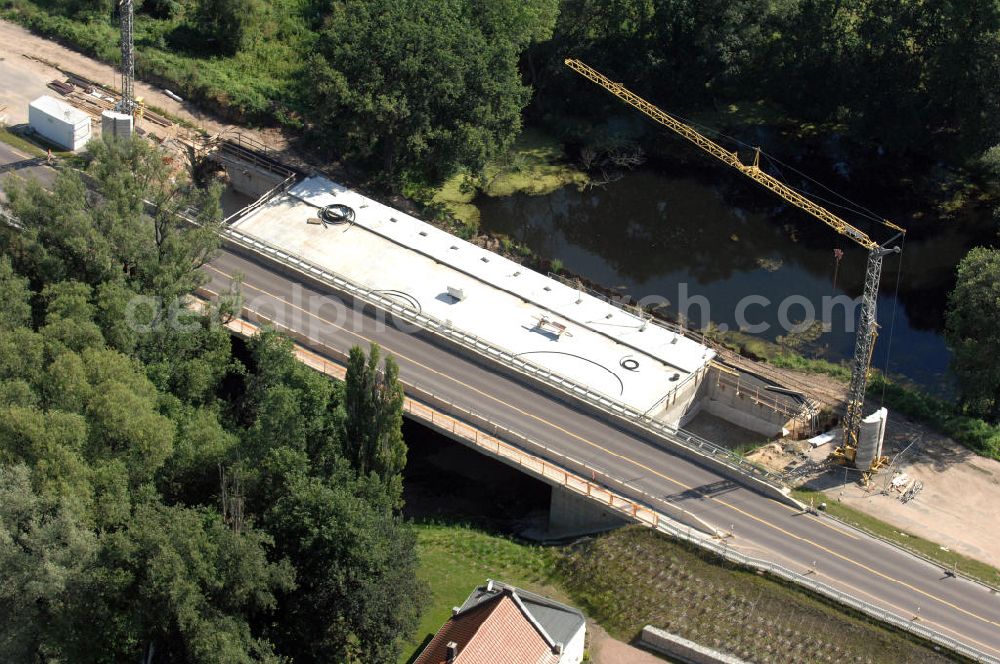 Dessau-Roßlau from above - Blick auf verschiedene Brückenbauwerke an der Baustelle zum Ausbau der B184 zwischen Dessau und Roßlau in Sachsen-Anhalt. Die B184 wird aufgrund des gestiegenen Verkehrsaufkommens zwischen 2006 und 2009 als vierstreifige Bundesstraße (RQ 20) über den Verlauf der Elbe hinweg ausgebaut. Bauherr ist der Landesbetrieb Bau Sachsen-Anhalt, die Projektleitung liegt bei SCHÜßLER - PLAN Berlin. Kontakt Projektleitung: Schüßler - Plan Ingenieurgesellschaft mbH, Tel. +49(0)30 42106 0, Email: berlin@schuessler-plan.de