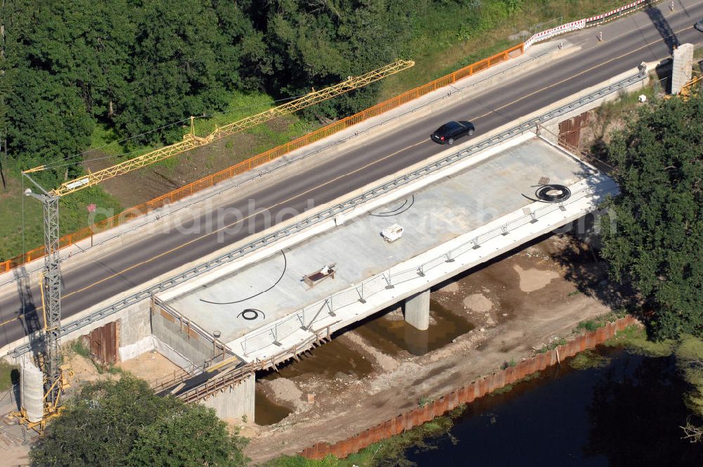 Dessau-Roßlau from the bird's eye view: Blick auf verschiedene Brückenbauwerke an der Baustelle zum Ausbau der B184 zwischen Dessau und Roßlau in Sachsen-Anhalt. Die B184 wird aufgrund des gestiegenen Verkehrsaufkommens zwischen 2006 und 2009 als vierstreifige Bundesstraße (RQ 20) über den Verlauf der Elbe hinweg ausgebaut. Bauherr ist der Landesbetrieb Bau Sachsen-Anhalt, die Projektleitung liegt bei SCHÜßLER - PLAN Berlin. Kontakt Projektleitung: Schüßler - Plan Ingenieurgesellschaft mbH, Tel. +49(0)30 42106 0, Email: berlin@schuessler-plan.de