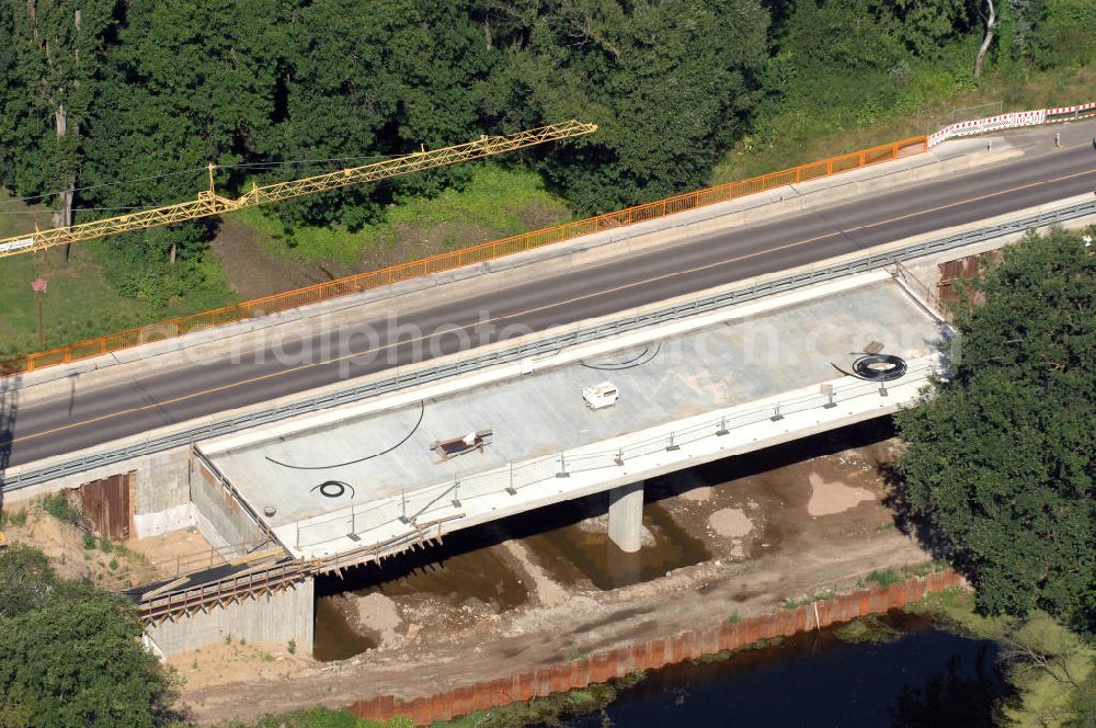 Aerial image Dessau-Roßlau - Blick auf verschiedene Brückenbauwerke an der Baustelle zum Ausbau der B184 zwischen Dessau und Roßlau in Sachsen-Anhalt. Die B184 wird aufgrund des gestiegenen Verkehrsaufkommens zwischen 2006 und 2009 als vierstreifige Bundesstraße (RQ 20) über den Verlauf der Elbe hinweg ausgebaut. Bauherr ist der Landesbetrieb Bau Sachsen-Anhalt, die Projektleitung liegt bei SCHÜßLER - PLAN Berlin. Kontakt Projektleitung: Schüßler - Plan Ingenieurgesellschaft mbH, Tel. +49(0)30 42106 0, Email: berlin@schuessler-plan.de