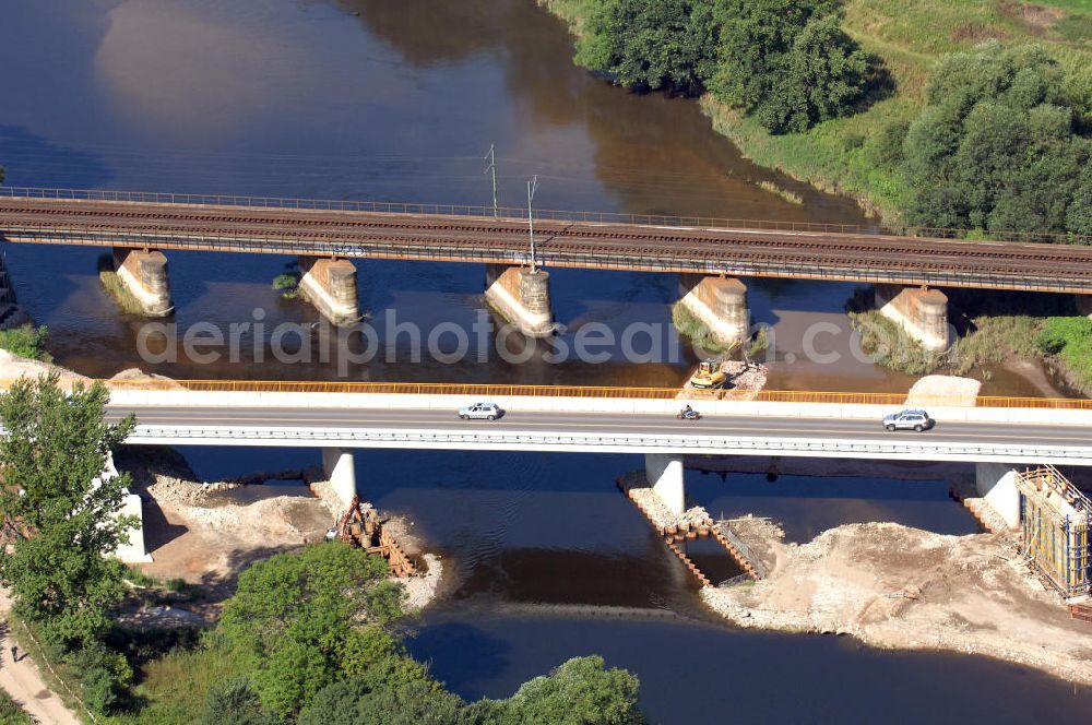 Dessau-Roßlau from the bird's eye view: Blick auf verschiedene Brückenbauwerke an der Baustelle zum Ausbau der B184 zwischen Dessau und Roßlau in Sachsen-Anhalt. Die B184 wird aufgrund des gestiegenen Verkehrsaufkommens zwischen 2006 und 2009 als vierstreifige Bundesstraße (RQ 20) über den Verlauf der Elbe hinweg ausgebaut. Bauherr ist der Landesbetrieb Bau Sachsen-Anhalt, die Projektleitung liegt bei SCHÜßLER - PLAN Berlin. Kontakt Projektleitung: Schüßler - Plan Ingenieurgesellschaft mbH, Tel. +49(0)30 42106 0, Email: berlin@schuessler-plan.de