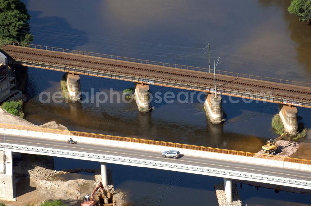 Aerial image Dessau-Roßlau - Blick auf verschiedene Brückenbauwerke an der Baustelle zum Ausbau der B184 zwischen Dessau und Roßlau in Sachsen-Anhalt. Die B184 wird aufgrund des gestiegenen Verkehrsaufkommens zwischen 2006 und 2009 als vierstreifige Bundesstraße (RQ 20) über den Verlauf der Elbe hinweg ausgebaut. Bauherr ist der Landesbetrieb Bau Sachsen-Anhalt, die Projektleitung liegt bei SCHÜßLER - PLAN Berlin. Kontakt Projektleitung: Schüßler - Plan Ingenieurgesellschaft mbH, Tel. +49(0)30 42106 0, Email: berlin@schuessler-plan.de