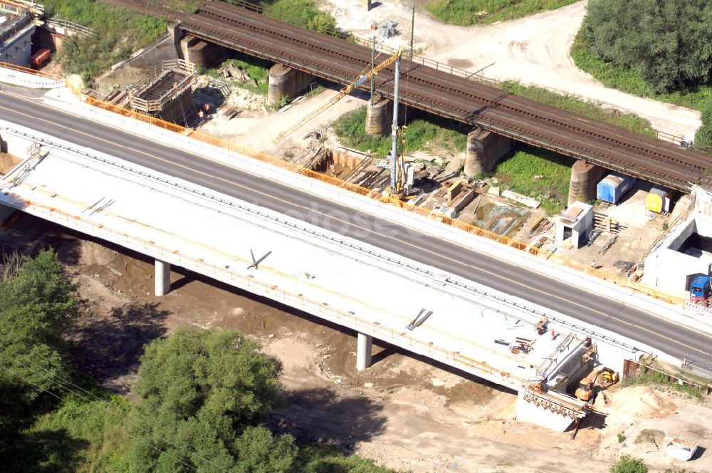 Dessau-Roßlau from the bird's eye view: Blick auf verschiedene Brückenbauwerke an der Baustelle zum Ausbau der B184 zwischen Dessau und Roßlau in Sachsen-Anhalt. Die B184 wird aufgrund des gestiegenen Verkehrsaufkommens zwischen 2006 und 2009 als vierstreifige Bundesstraße (RQ 20) über den Verlauf der Elbe hinweg ausgebaut. Bauherr ist der Landesbetrieb Bau Sachsen-Anhalt, die Projektleitung liegt bei SCHÜßLER - PLAN Berlin. Kontakt Projektleitung: Schüßler - Plan Ingenieurgesellschaft mbH, Tel. +49(0)30 42106 0, Email: berlin@schuessler-plan.de