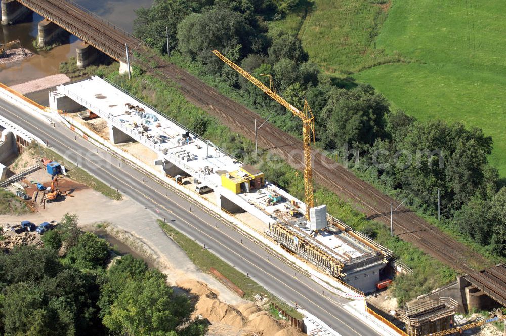 Aerial photograph Dessau-Roßlau - Blick auf verschiedene Brückenbauwerke an der Baustelle zum Ausbau der B184 zwischen Dessau und Roßlau in Sachsen-Anhalt. Die B184 wird aufgrund des gestiegenen Verkehrsaufkommens zwischen 2006 und 2009 als vierstreifige Bundesstraße (RQ 20) über den Verlauf der Elbe hinweg ausgebaut. Bauherr ist der Landesbetrieb Bau Sachsen-Anhalt, die Projektleitung liegt bei SCHÜßLER - PLAN Berlin. Kontakt Projektleitung: Schüßler - Plan Ingenieurgesellschaft mbH, Tel. +49(0)30 42106 0, Email: berlin@schuessler-plan.de