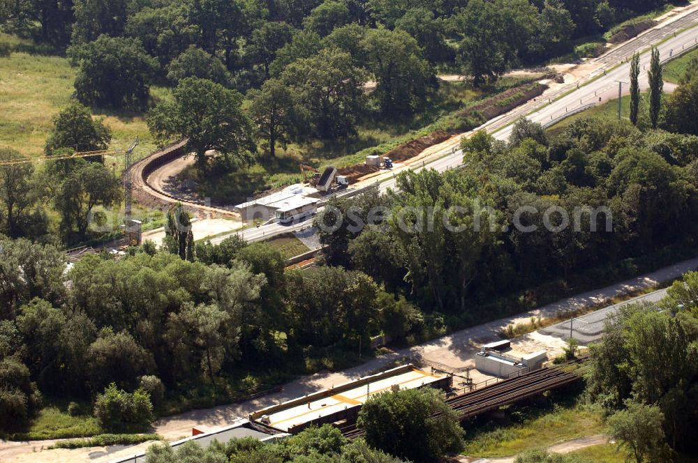 Aerial image Dessau-Roßlau - Blick auf verschiedene Brückenbauwerke an der Baustelle zum Ausbau der B184 zwischen Dessau und Roßlau in Sachsen-Anhalt. Die B184 wird aufgrund des gestiegenen Verkehrsaufkommens zwischen 2006 und 2009 als vierstreifige Bundesstraße (RQ 20) über den Verlauf der Elbe hinweg ausgebaut. Bauherr ist der Landesbetrieb Bau Sachsen-Anhalt, die Projektleitung liegt bei SCHÜßLER - PLAN Berlin. Kontakt Projektleitung: Schüßler - Plan Ingenieurgesellschaft mbH, Tel. +49(0)30 42106 0, Email: berlin@schuessler-plan.de