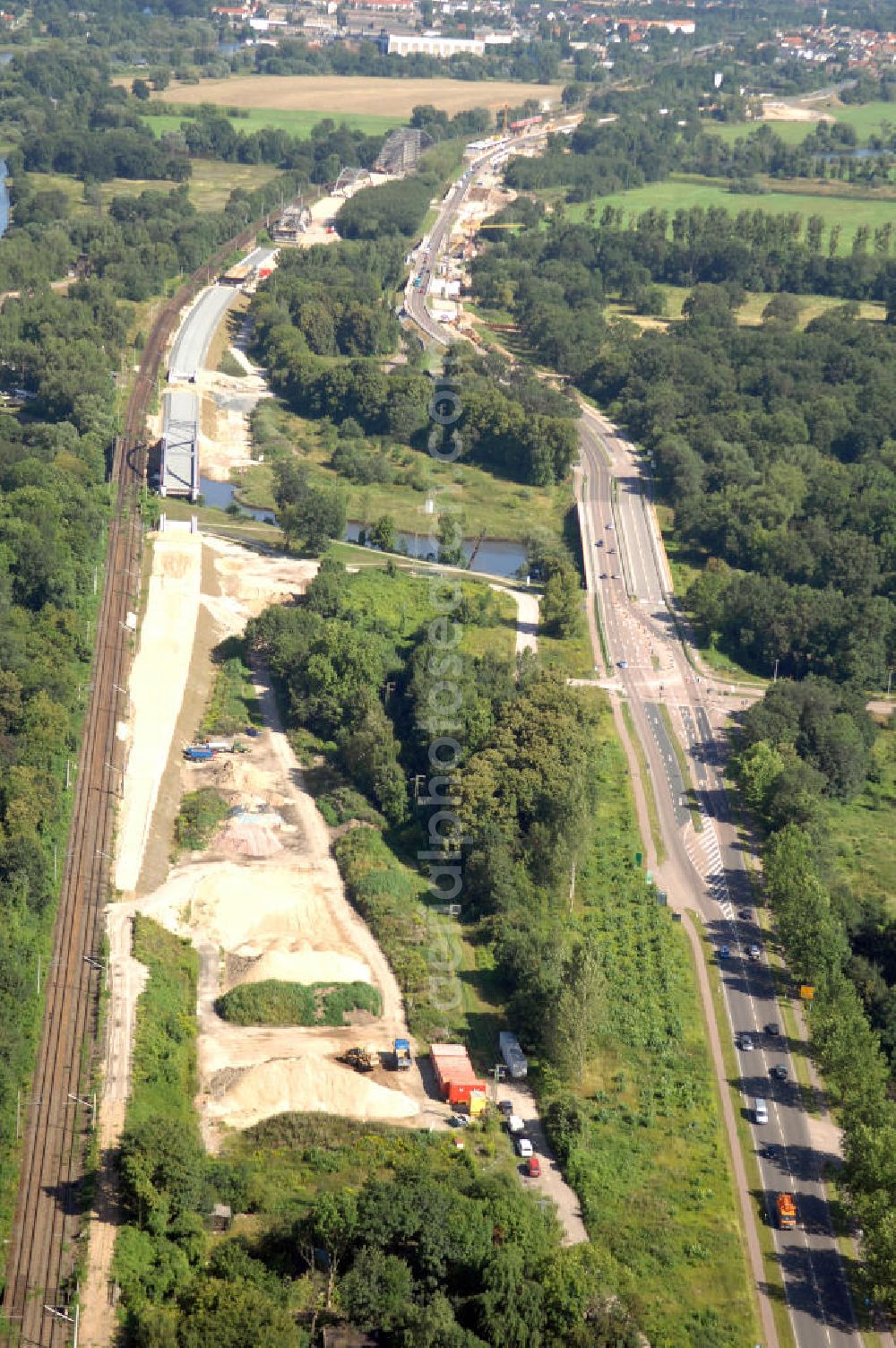 Aerial photograph Dessau-Roßlau - Blick auf verschiedene Brückenbauwerke an der Baustelle zum Ausbau der B184 zwischen Dessau und Roßlau in Sachsen-Anhalt. Die B184 wird aufgrund des gestiegenen Verkehrsaufkommens zwischen 2006 und 2009 als vierstreifige Bundesstraße (RQ 20) über den Verlauf der Elbe hinweg ausgebaut. Bauherr ist der Landesbetrieb Bau Sachsen-Anhalt, die Projektleitung liegt bei SCHÜßLER - PLAN Berlin. Kontakt Projektleitung: Schüßler - Plan Ingenieurgesellschaft mbH, Tel. +49(0)30 42106 0, Email: berlin@schuessler-plan.de