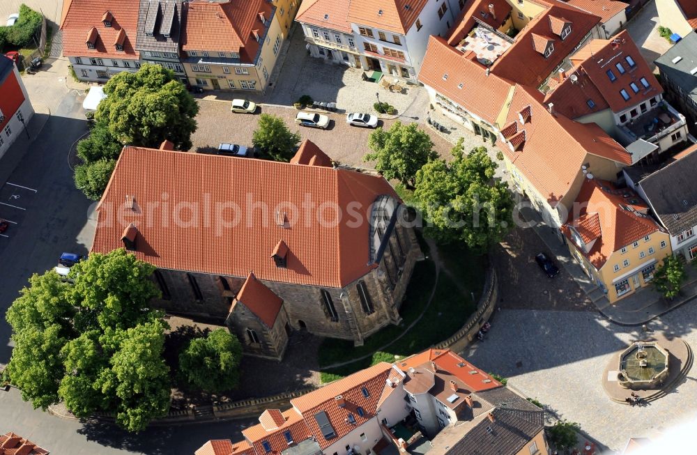 Aerial image Arnstadt - In the market of Arnstadt in Thuringia is the Bach Church. The Protestant church, which is also called New Church, was built in the Baroque style. The famous organist and composer Johann sebastian Bach worked in this church as a church musician. Below the Bach Church of hops fountain is man-to see, with the statue of savages is a magnificent monument of culture from the Renaissance period