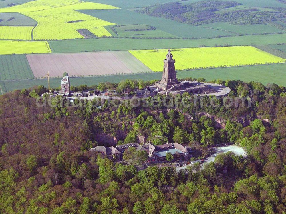 Aerial photograph Bad Frankenhausen - Blick auf die im 11. Jahrhundert errichteten Reichsburg Kyffhausen, einer der größten und stärksten mittelalterlichen Burganlagen Deutschlands mit 600 m Länge und 60 m Breite. Besonders beeindruckend jedoch ist das imposante, 81 m hohe Kyffhäuser-Denkmal (1890-1896) mit dem Reiterstandbild von Kaiser Wilhelm I. und der in Stein gehauenen Barbarossafigur. 247 Stufen führen hinauf in die Turmkuppel