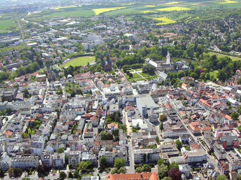 Aerial image Bad Homburg - Blick auf Bad Homburg, mit im Bild ist auch der Schlosspark mit dem Wahrzeichen Bad Homburgs, der Weisse Turm.