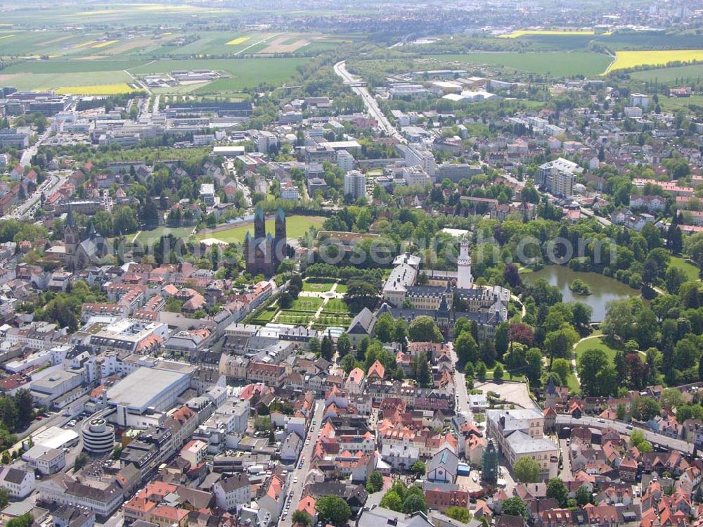 Aerial photograph Bad Homburg - Blick auf Bad Homburg, mit im Bild ist auch der Schlosspark mit dem Wahrzeichen Bad Homburgs, der Weisse Turm.