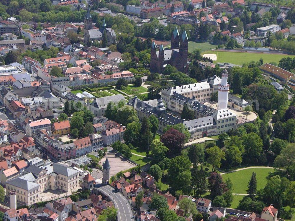 Bad Homburg from above - Blick auf Bad Homburg, mit im Bild ist auch das Schloss mit dem Wahrzeichen Bad Homburgs, der Weisse Turm.