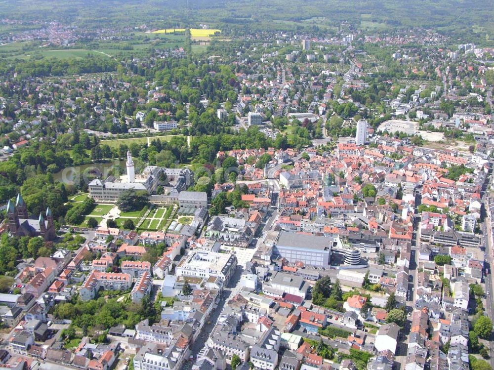 Bad Homburg from above - Blick auf Bad Homburg, mit im Bild ist auch der Schlosspark mit dem Wahrzeichen Bad Homburgs, der Weisse Turm.