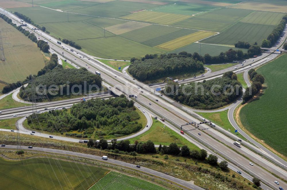 Bad Homburg from the bird's eye view: Blick auf das Bad Homburger Kreuz. Das Bad Homburger Kreuz stellt die Kreuzung zwischen der Bundesautobahn 661 und Bundesautobahn 5 dar.