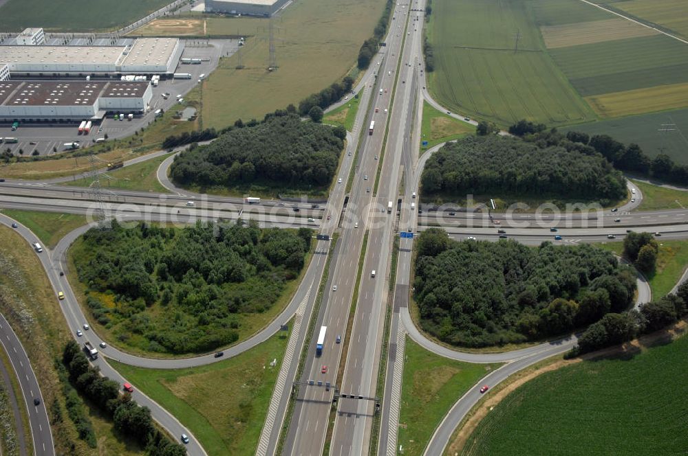 Aerial photograph Bad Homburg - Blick auf das Bad Homburger Kreuz. Das Bad Homburger Kreuz stellt die Kreuzung zwischen der Bundesautobahn 661 und Bundesautobahn 5 dar.