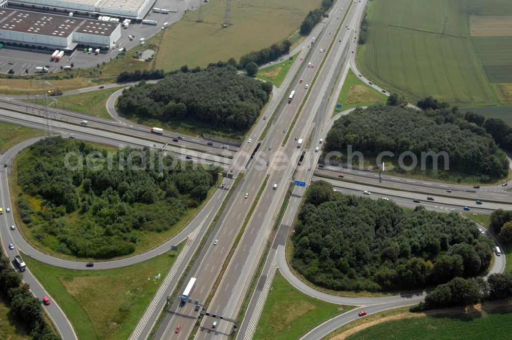 Bad Homburg from above - Blick auf das Bad Homburger Kreuz. Das Bad Homburger Kreuz stellt die Kreuzung zwischen der Bundesautobahn 661 und Bundesautobahn 5 dar.