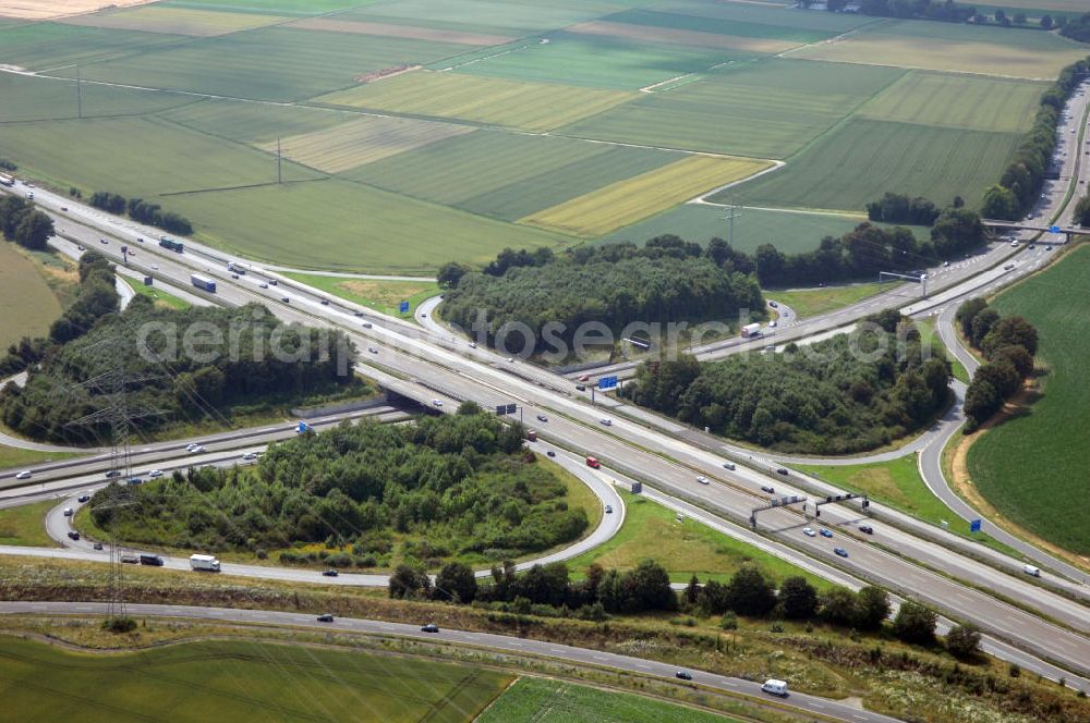 Aerial photograph Bad Homburg - Blick auf das Bad Homburger Kreuz. Das Bad Homburger Kreuz stellt die Kreuzung zwischen der Bundesautobahn 661 und Bundesautobahn 5 dar.