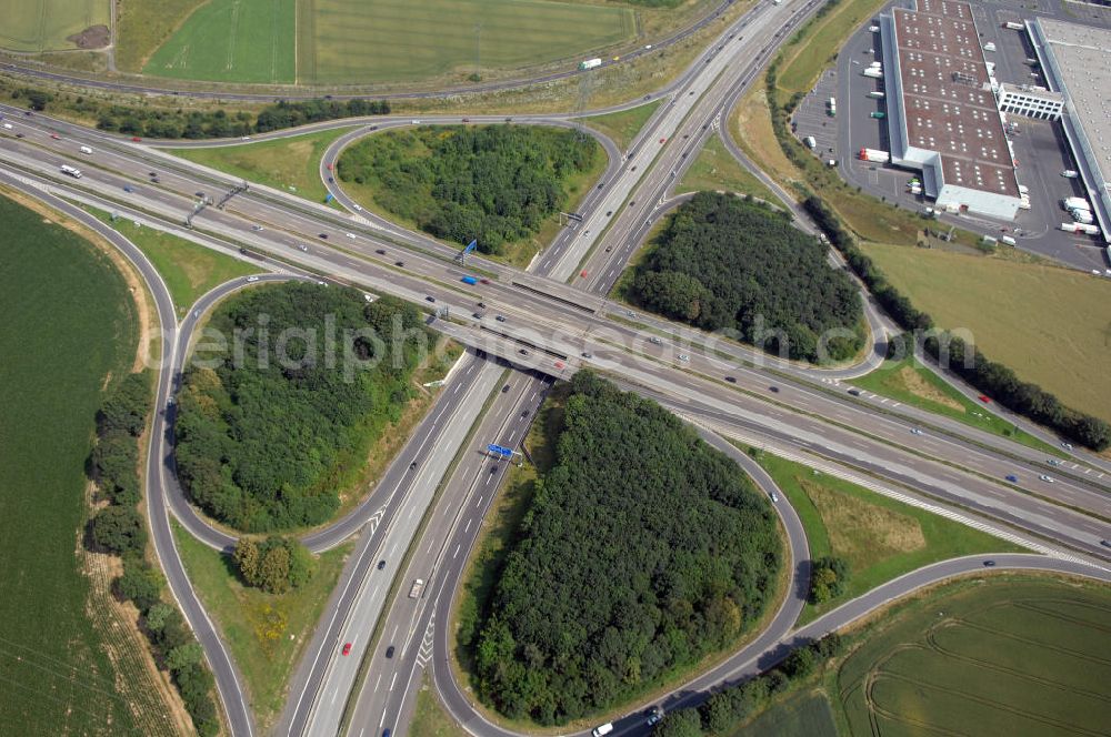 Bad Homburg from above - Blick auf das Bad Homburger Kreuz. Das Bad Homburger Kreuz stellt die Kreuzung zwischen der Bundesautobahn 661 und Bundesautobahn 5 dar.