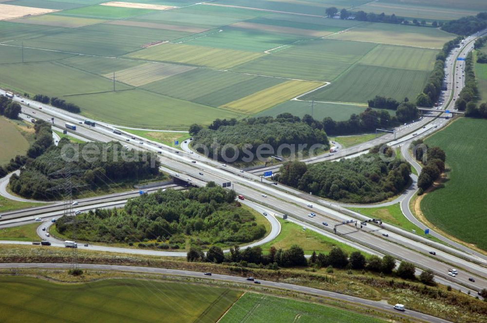 Bad Homburg from the bird's eye view: Blick auf das Bad Homburger Kreuz. Das Bad Homburger Kreuz stellt die Kreuzung zwischen der Bundesautobahn 661 und Bundesautobahn 5 dar.