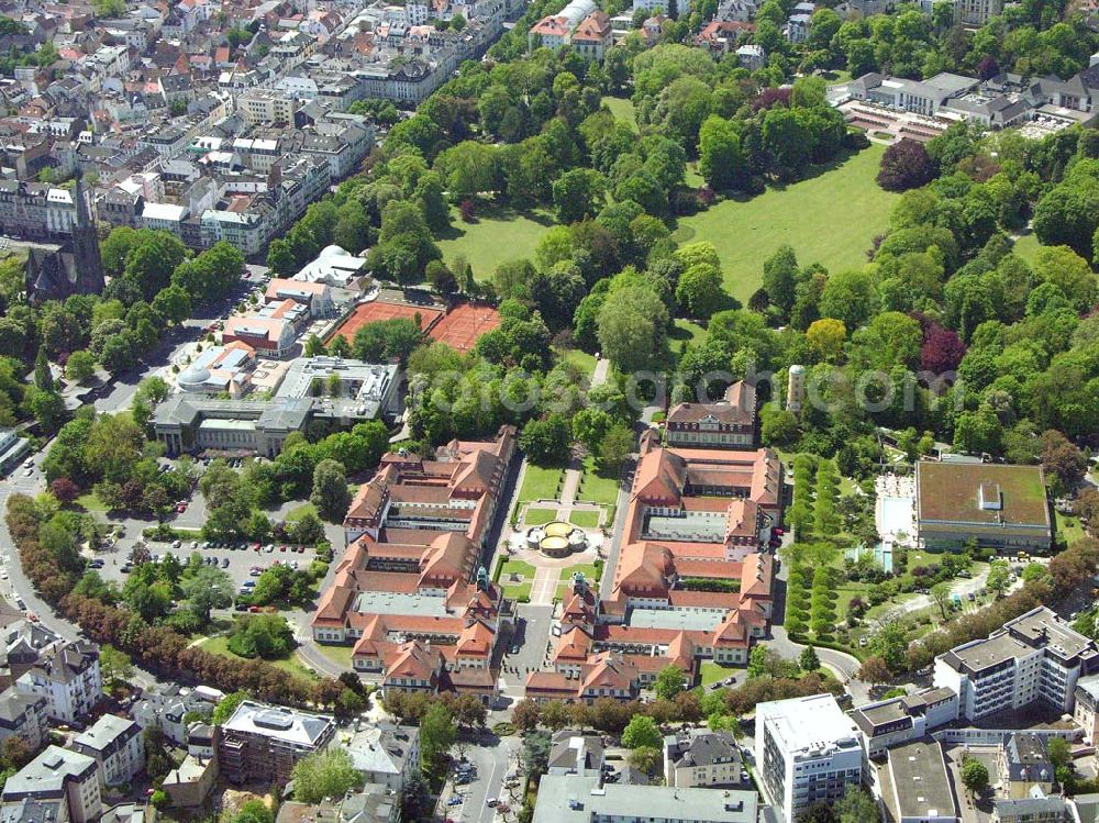 Aerial image Dillingen - Blick auf das Stadtzentrum Bad Nauheims. Im Mittelpunkt des Bildes ist das Schloss Bad Nauheims zu sehen.