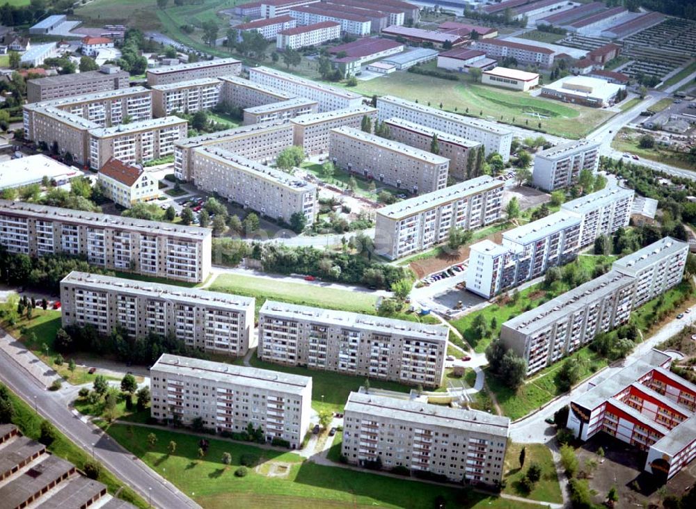 Bad Salzungen / Thüringen from the bird's eye view: 07.09.2002 Bad Salzungen / Thüringen Abriß von Plattenbauwohnungen im Osten von Bad Salzungen in Thüringen.