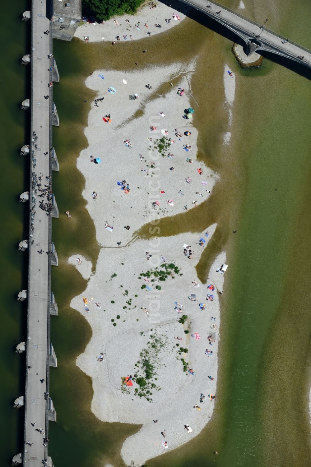 München from above - Bathing and sunbathing visitor rush on Riparian zones on the course of the river of the river Isar in Munich in the state Bavaria, Germany