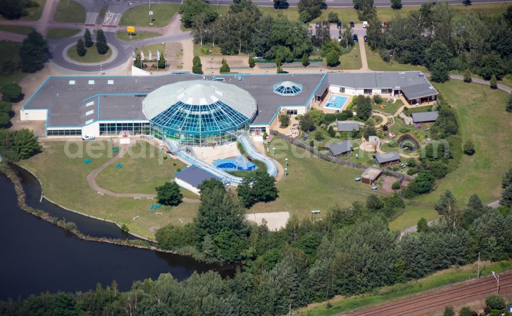 Aerial photograph Hoyerswerda - Swimming pool of the Lausitzbad in Hoyerswerda in the state Saxony