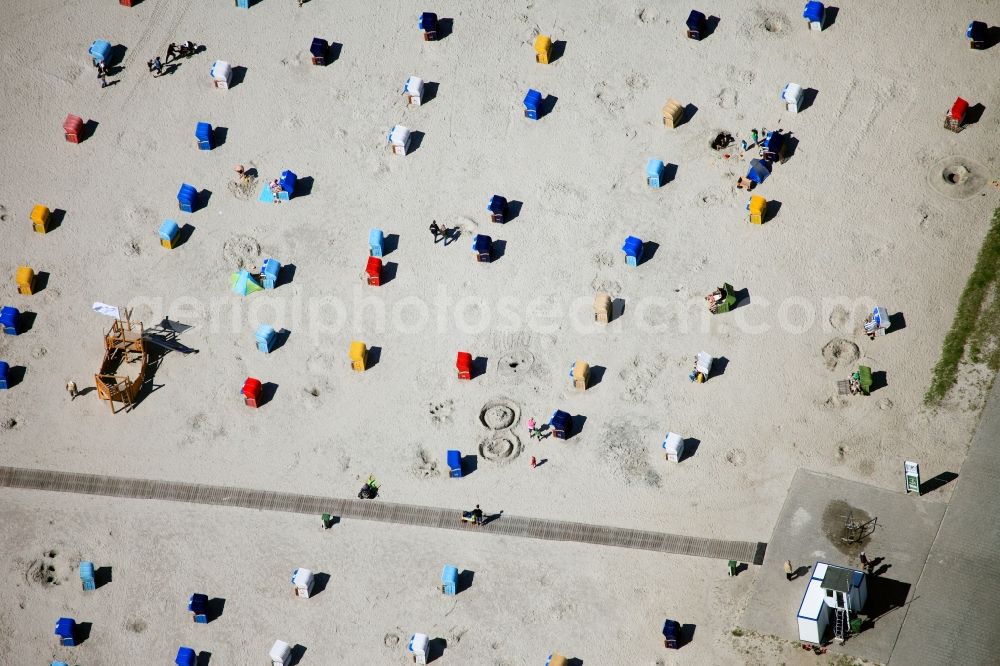 Aerial photograph Amrum - Bathing on the sandy beach of the island Amrum in the North Sea in Schleswig-Holstein