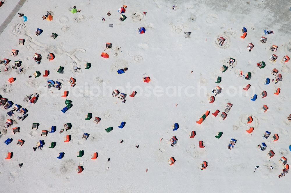 Aerial photograph Amrum - Bathing on the sandy beach of the island Amrum in the North Sea in Schleswig-Holstein