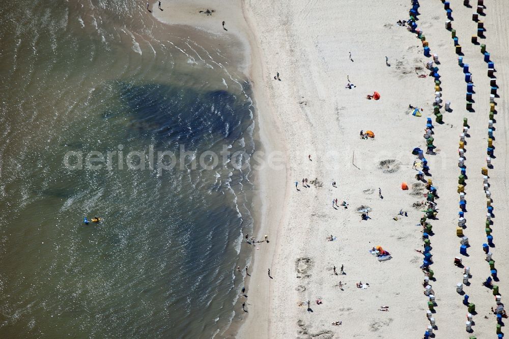 Aerial photograph Amrum - Bathing on the sandy beach of the island Amrum in the North Sea in Schleswig-Holstein