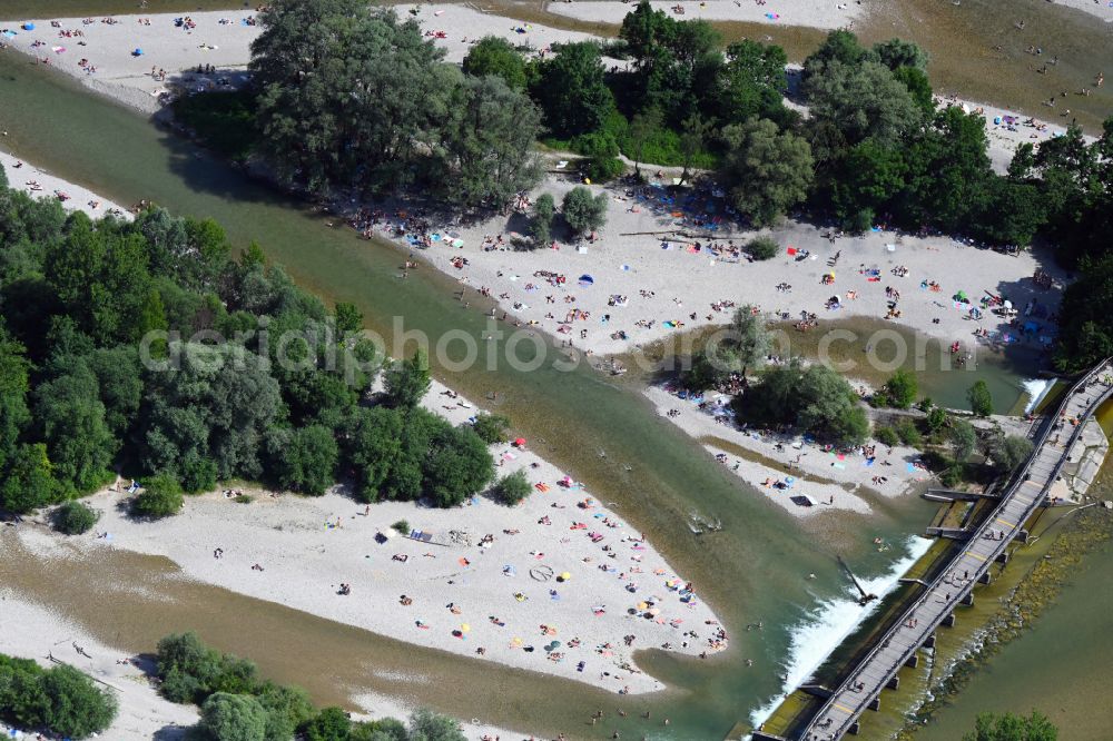 Aerial image München - Bathers look to cool off in summer on the banks of the river of the river Isar on street Flauchersteg in the district Sendling in Munich in the state Bavaria, Germany