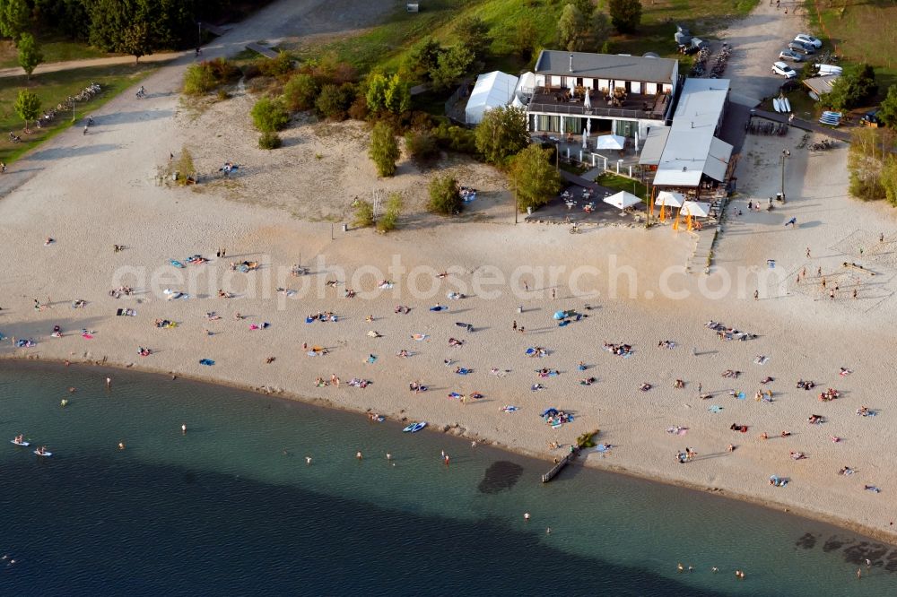 Aerial image Leipzig - Bathers look to cool off in summer on the banks of the Freizeitcampus on Cospudener lake in the district Lauer in Leipzig in the state Saxony, Germany