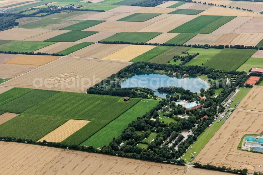 Mammendorf from the bird's eye view: Outdoor pool and amusement park Mammendorfer See near Fuerstenfeldbruck in the state of Bavaria, Germany. Mass influx of bathers on the beach and the shore area of a??a??the bathing lake and the sunbathing areas of the swimming pool with water slide