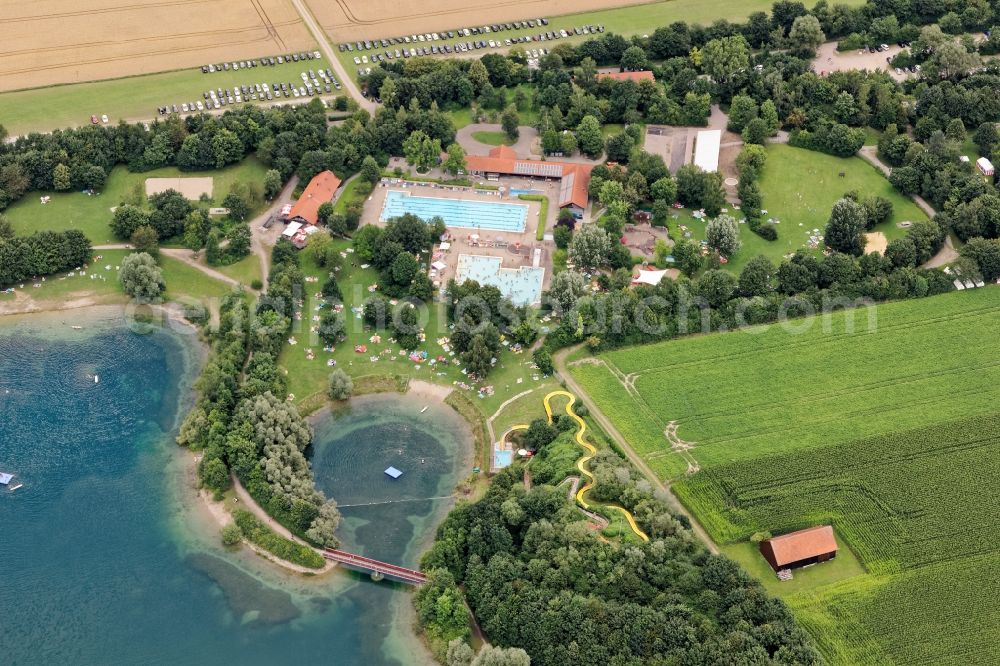 Mammendorf from the bird's eye view: Outdoor pool and amusement park Mammendorfer See near Fuerstenfeldbruck in the state of Bavaria, Germany. Mass influx of bathers on the beach and the shore area of a??a??the bathing lake and the sunbathing areas of the swimming pool with water slide