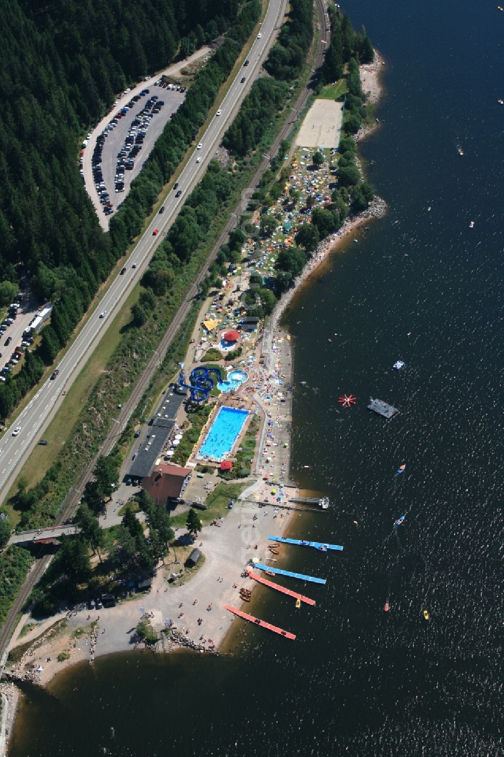 Aerial photograph Schluchsee - Bathers on the lawn by the pool of the swimming pool Aqua fun at the beach of the Schluchsee in Schluchsee in the state Baden-Wuerttemberg