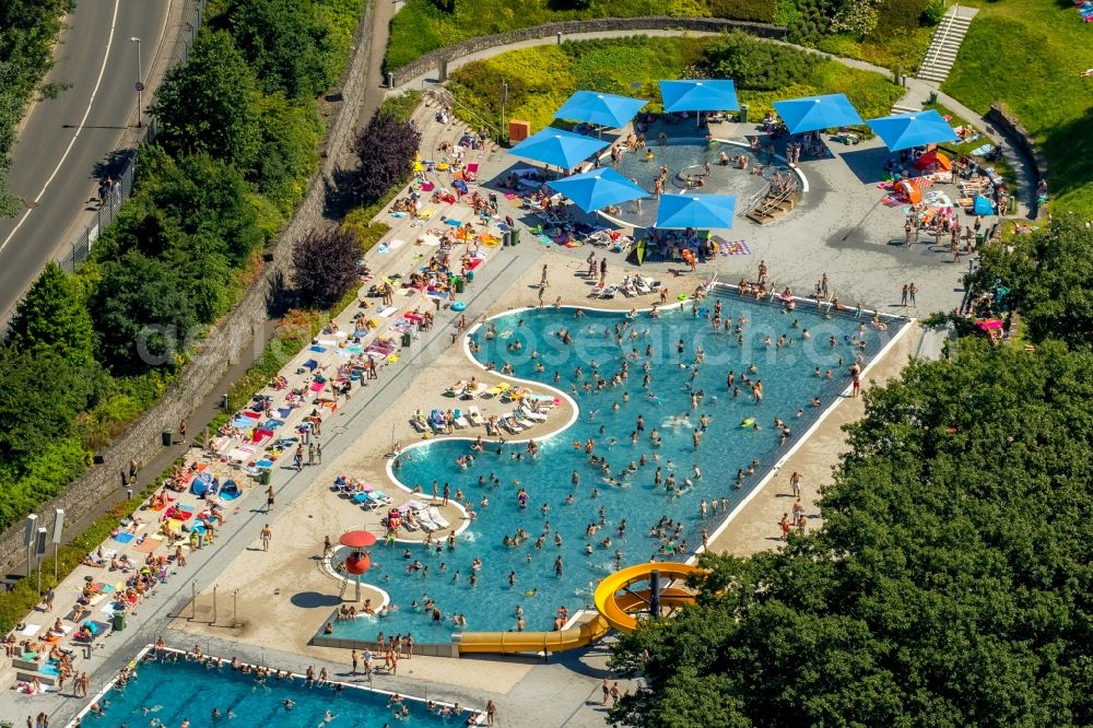 Witten from above - Bathers on the lawn by the pool of the swimming pool Freibad Annen on Herdecker Strasse in Witten in the state North Rhine-Westphalia