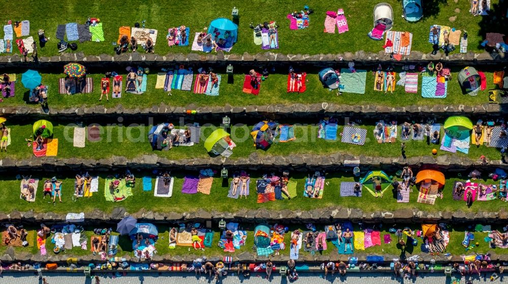 Witten from above - Bathers on the lawn by the pool of the swimming pool Freibad Annen on Herdecker Strasse in Witten in the state North Rhine-Westphalia