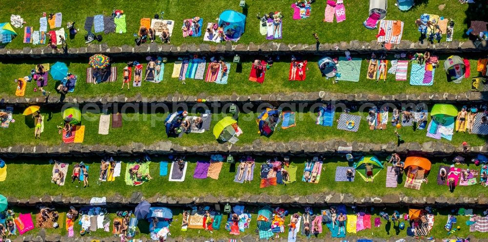 Witten from above - Bathers on the lawn by the pool of the swimming pool Freibad Annen on Herdecker Strasse in Witten in the state North Rhine-Westphalia