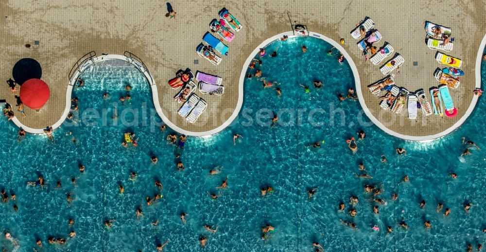 Aerial image Witten - Bathers on the lawn by the pool of the swimming pool Freibad Annen on Herdecker Strasse in Witten in the state North Rhine-Westphalia