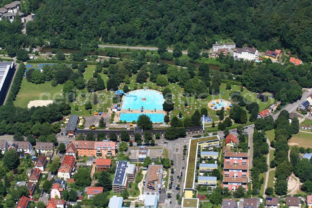 Freiburg im Breisgau from above - Bathers on the lawn by the pool of the swimming pool in Freiburg im Breisgau in the state Baden-Wuerttemberg