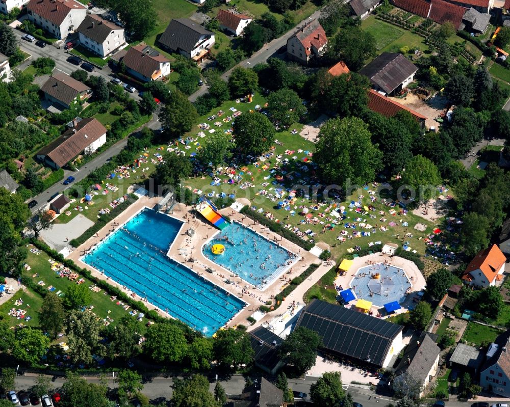 Gundelsheim from above - Bathers on the lawn by the pool of the swimming pool in Gundelsheim in the state Baden-Wuerttemberg, Germany