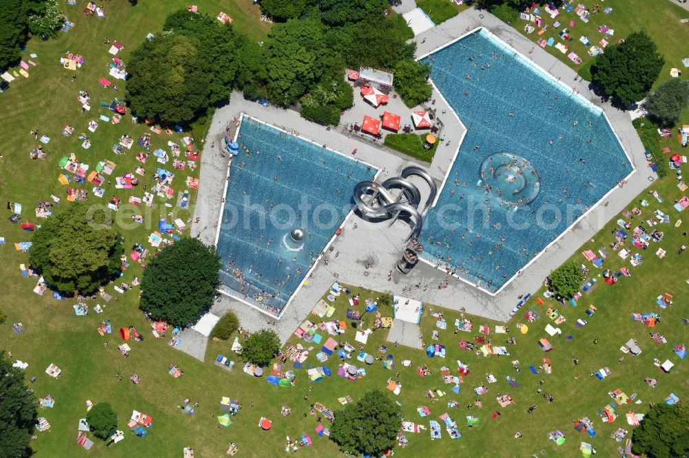 München from above - Bathers on the lawn by the pool of the swimming pool Westbad on Weinbergerstrasse in the district Pasing-Obermenzing in Munich in the state Bavaria, Germany